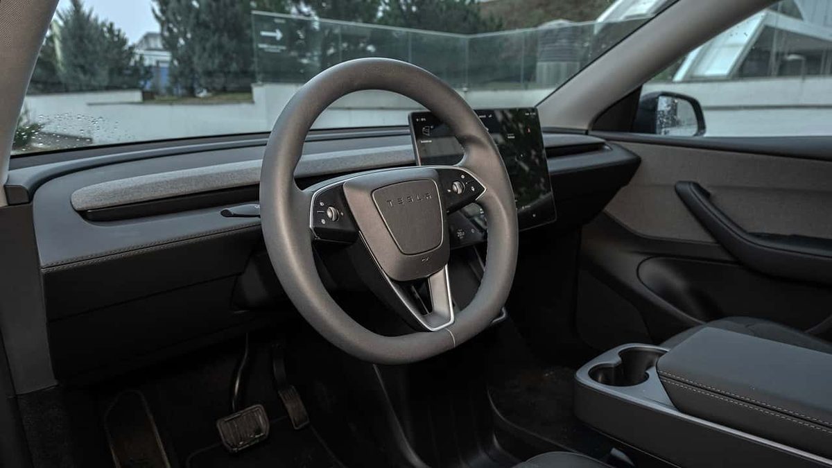 Раскрыта причина, по которой Tesla отказалась от термина «Autopilot»