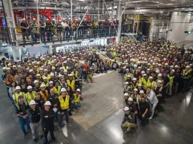 Tesla выпустила первый Cybercab Robotaxi без руля и педалей